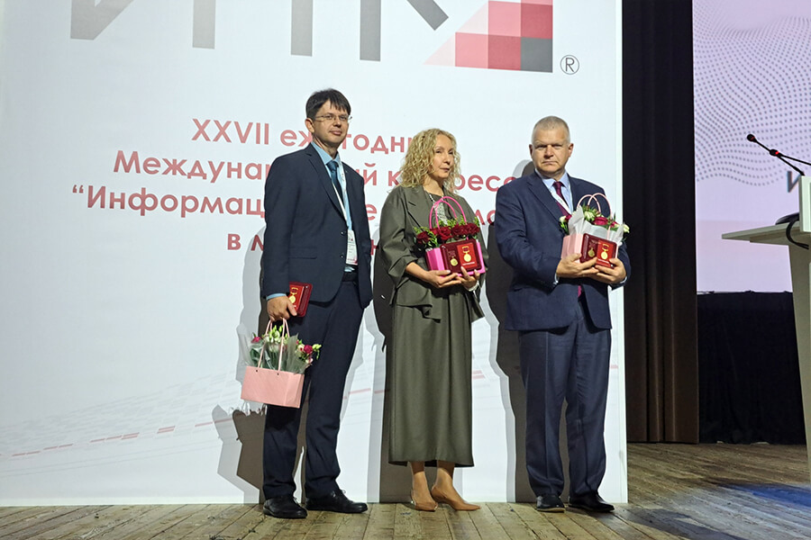 gusev_enikeeva_bahtin.jpg